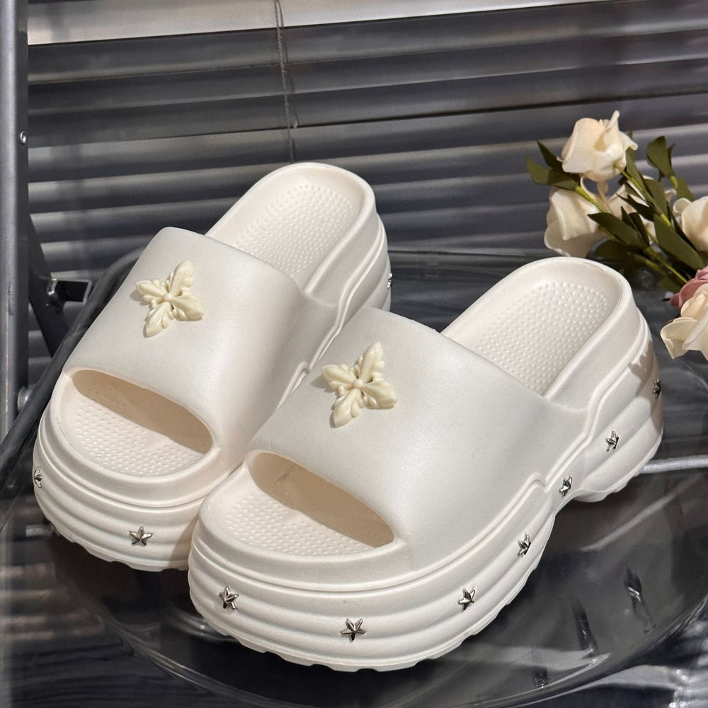 Thick sole rivet slippers women's summer outwear thick sole stomping on shit feeling 2025 new summer popular sandals wholesale
