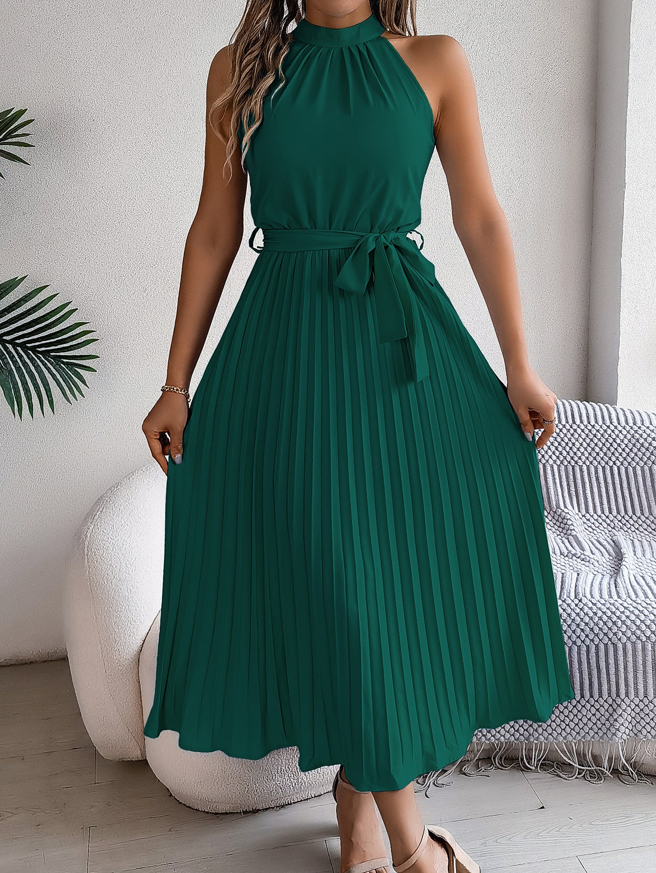 Real shot 2025 European and American spring and summer elegant stand-up collar sleeveless waist pleated dress,   women's clothing