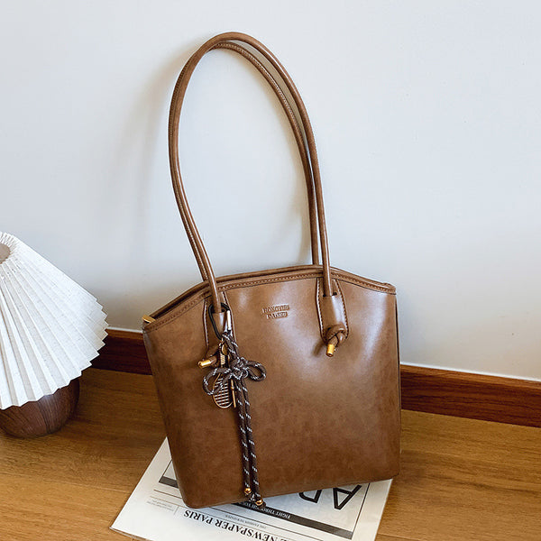 Tote bag premium sense retro bag women's 2025 new autumn and winter handbag shoulder bag popular commuter armpit bag