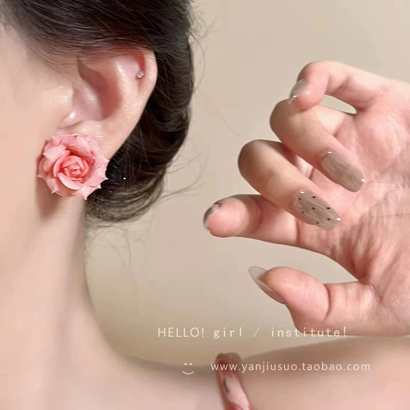 Spring break style white floral earrings - unique dopamine studs, niche design, versatile earrings