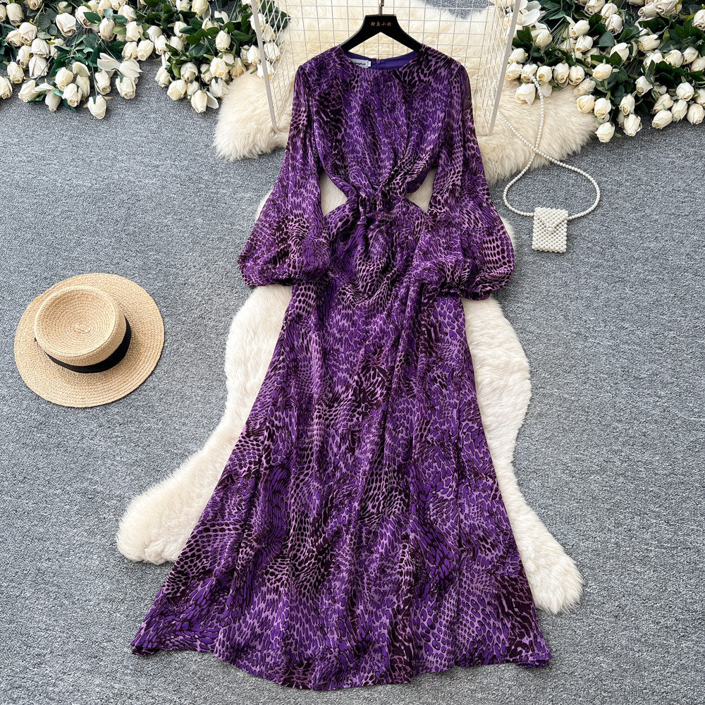 French-inspired vacation print dress for women, perfect for spring and autumn. korean style, long sleeves, cinched waist, a-line silhouette, slimming and elegant