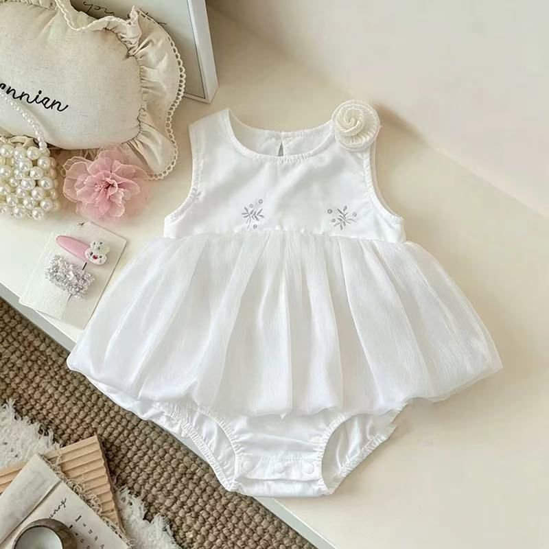 New summer style sleeveless romper dress for baby girls - perfect for 100-day celebrations, birthdays, and special occasions. features a chic mesh overlay for a princess look