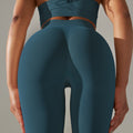 New seamless knit yoga set: high-waisted, butt-lifting leggings with a beautiful back design – perfect for peach-hued girls, running, and fitness