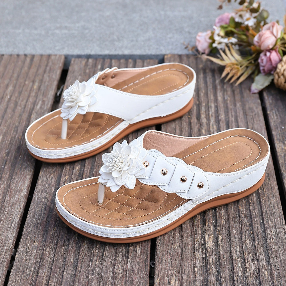 summer new european and american style floral wedge heel women's slippers, plus size comfortable flip-flops with rivet detail for export