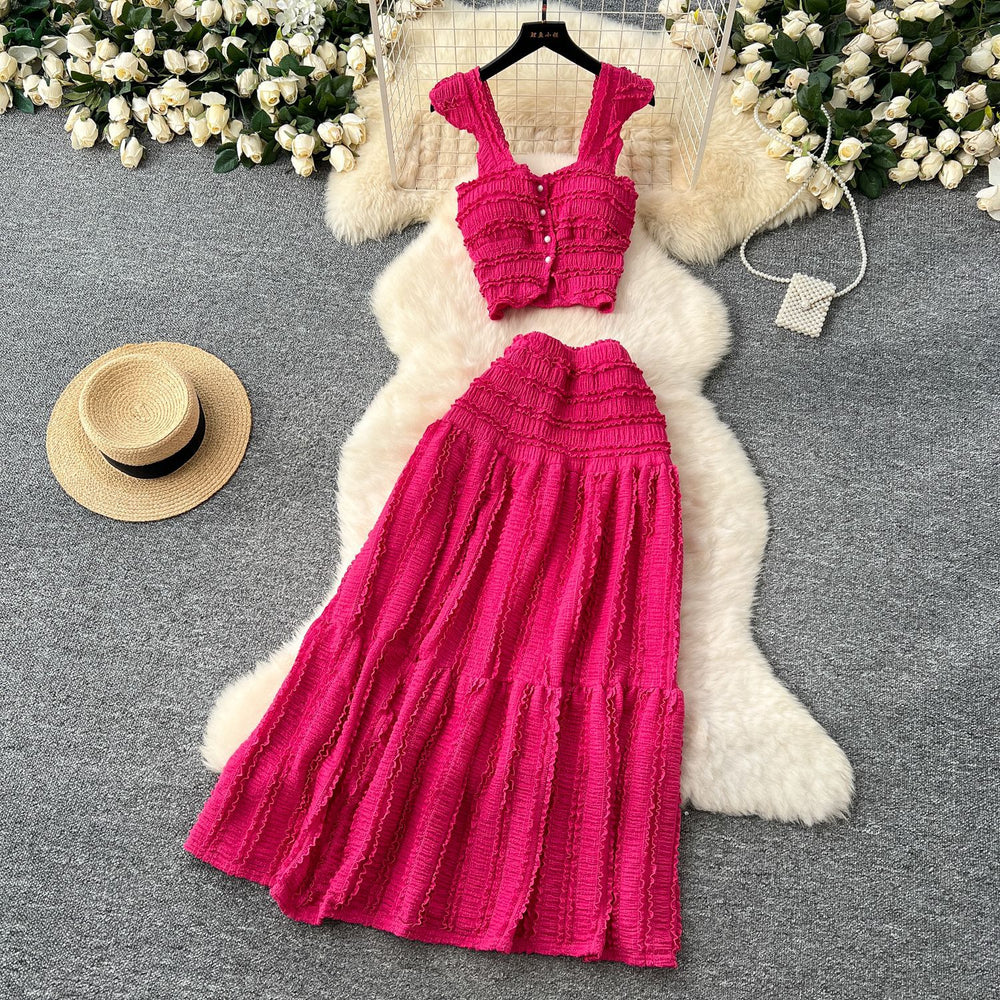 Age-reducing fresh spring and summer holiday style short small flying sleeve suspender tops + high waist pleated skirt two-piece set