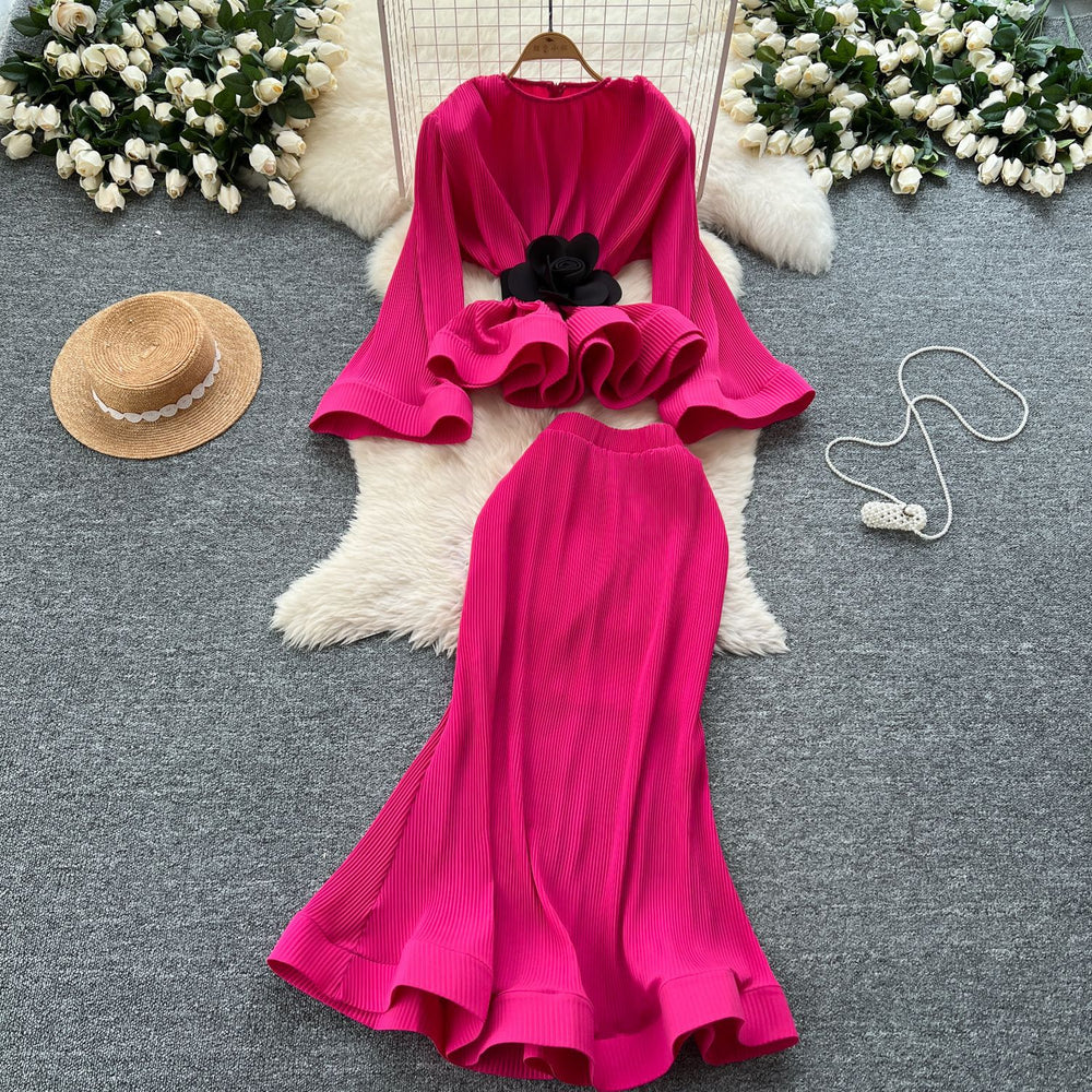 Feminine outfit with sense of design, western style, strappy waist, flared sleeves, pleated tops, high waist, hip-covering fishtail skirt