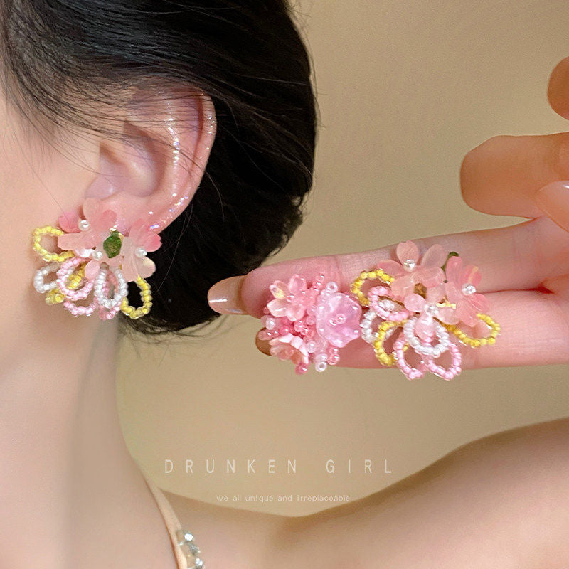 Pink flower beaded earrings for women, dopamine color, unique and beautiful, huge and beautiful earrings, beautiful earrings with a sense of atmosphere