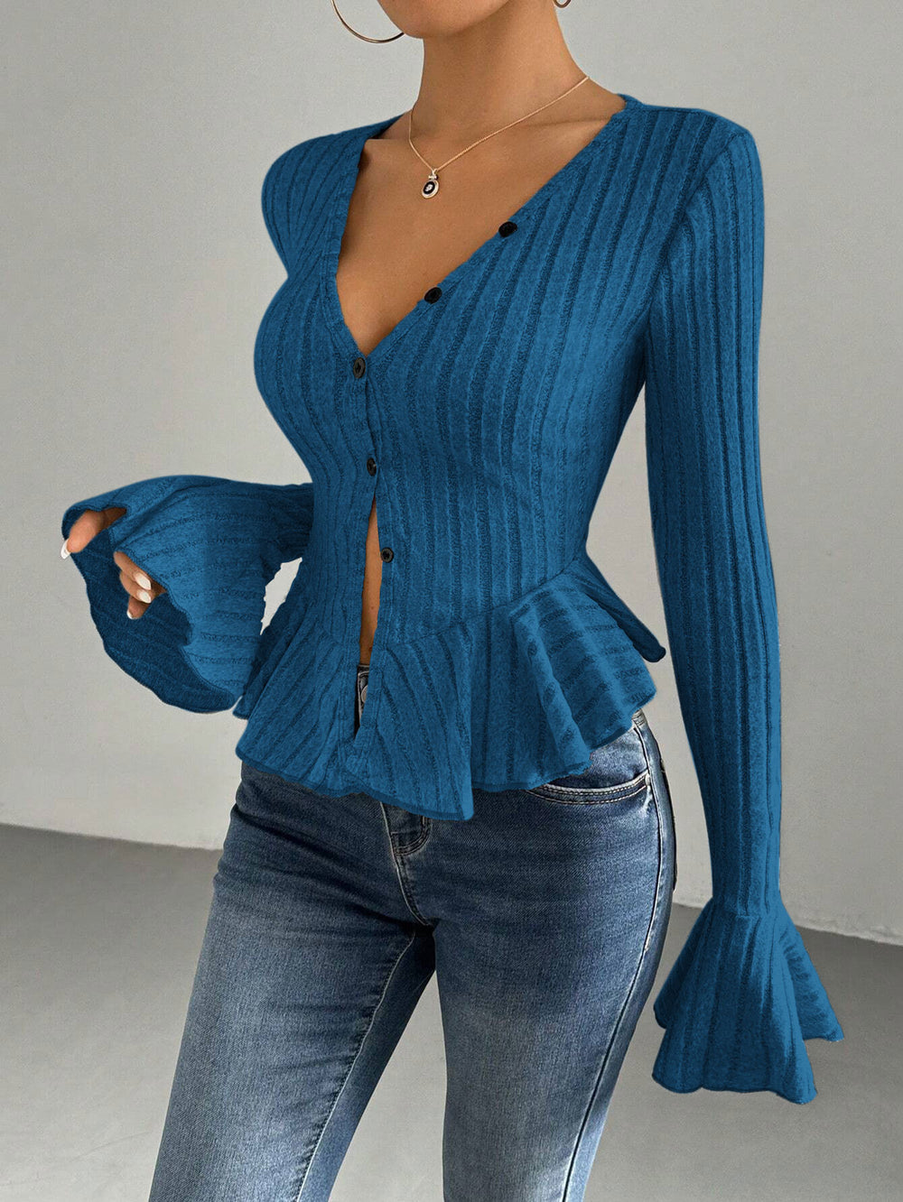 women's fashion: european and american elegant style t-shirt,  spring/summer new arrival, v-neck ruffle trim, slim-fit, chic fleece top