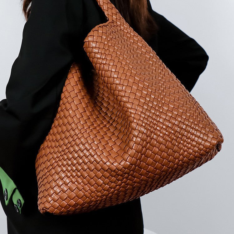 Cross-border hot-selling new handwoven bags, portable tote bags, trendy women's bags, large-capacity underarm shoulder bags.