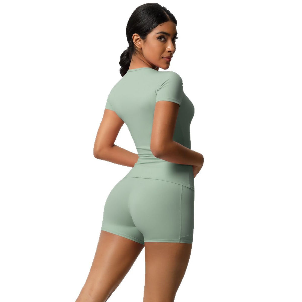 European and american style fleece-lined quick-dry short-sleeve yoga set with pocketed shorts for outdoor running and fitness