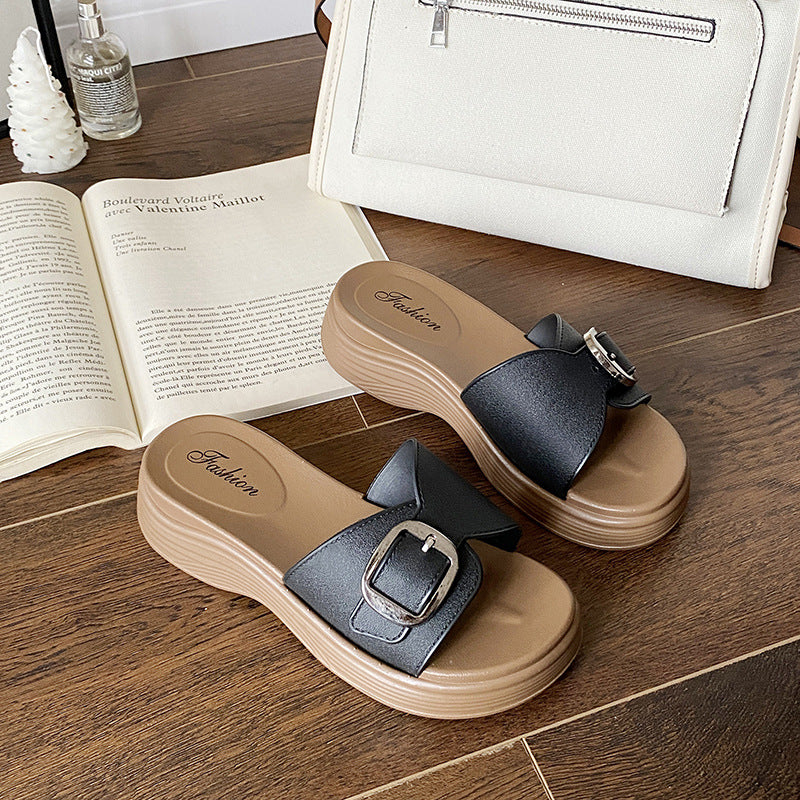 hot-selling 2026 new buckle slippers for women, summer outdoor wear, thick-soled, non-slip, fashionable sandals and slippers for women, foreign trade