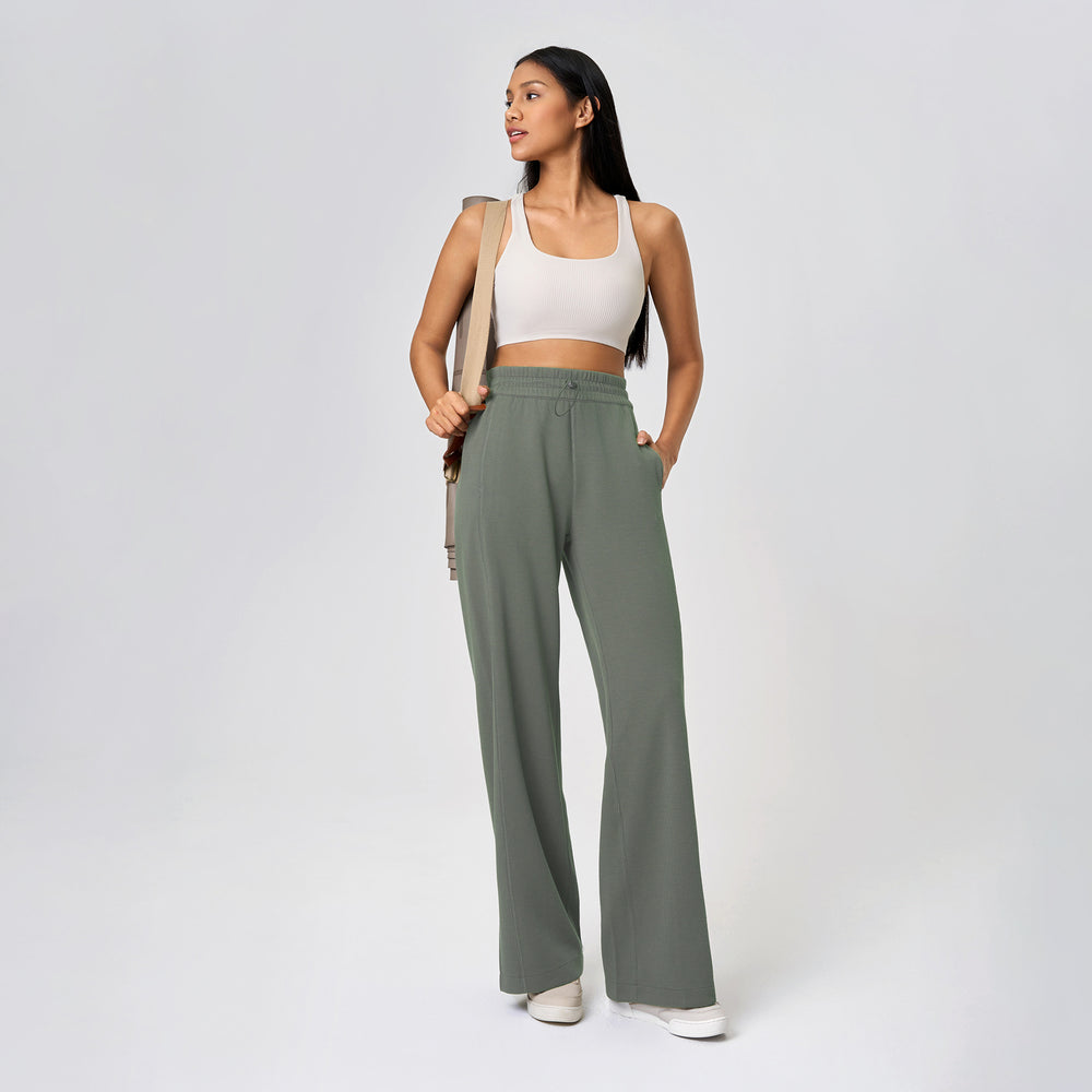 High-waisted, straight-leg pants with a drawstring waistband. versatile and casual, these long pants are designed to elongate the legs with a relaxed, wide-leg fit. perfect for running and workouts. style d25048