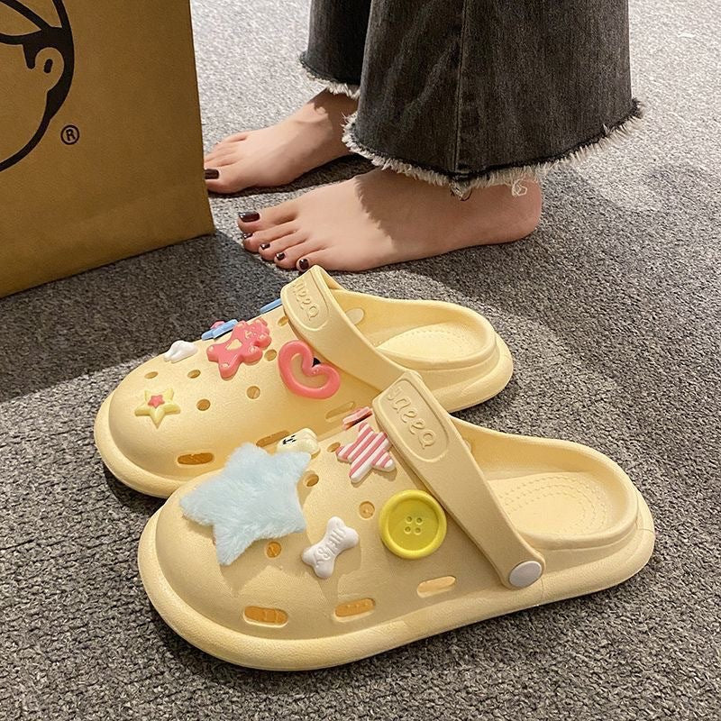Summer clogs for women, high-end 2024 new style, cute beach sandals for outdoor wear, non-slip flat sandals