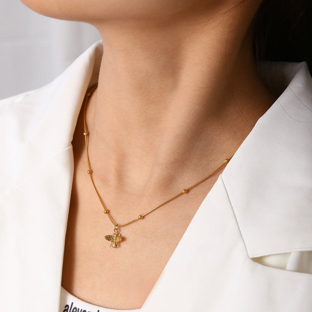 2025 minimalist new women's summer choker necklace - simple, elegant, niche, light luxury, street style, bee pendant necklace