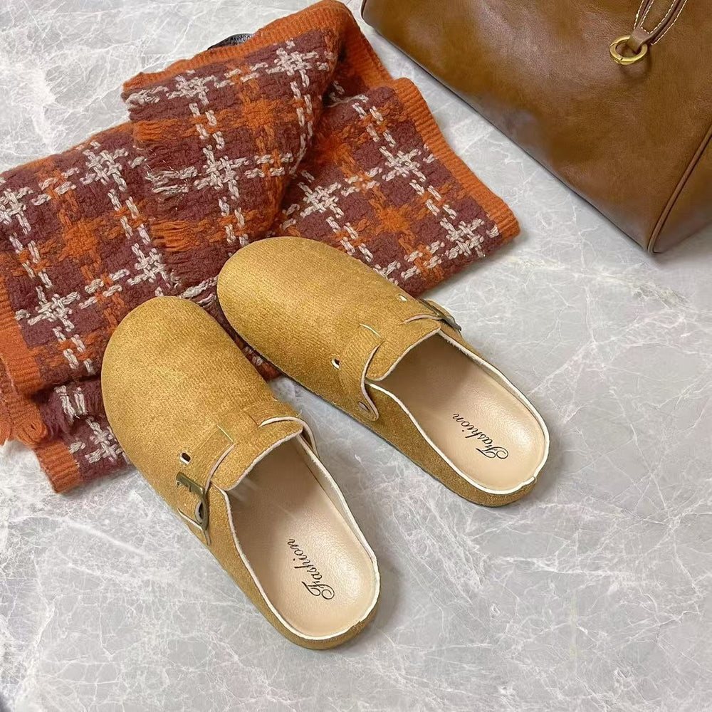 Versatile and stylish birkenstock-style mules with a closed-toe design, perfect for women's casual wear. new trendy slip-on birkenstocks for autumn 2025, available wholesale