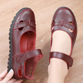 Women's sandals for mothers, 2022 new summer fashion, outdoor wear, flat soft leather anti-slip, sizes 40-50, suitable for middle-aged and elderly women (60s)
