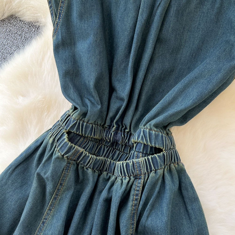 Sophisticated & chic: slim-fit denim dress with notched collar - a unique, high-end piece for women. perfect for summer : casual, flattering, and long