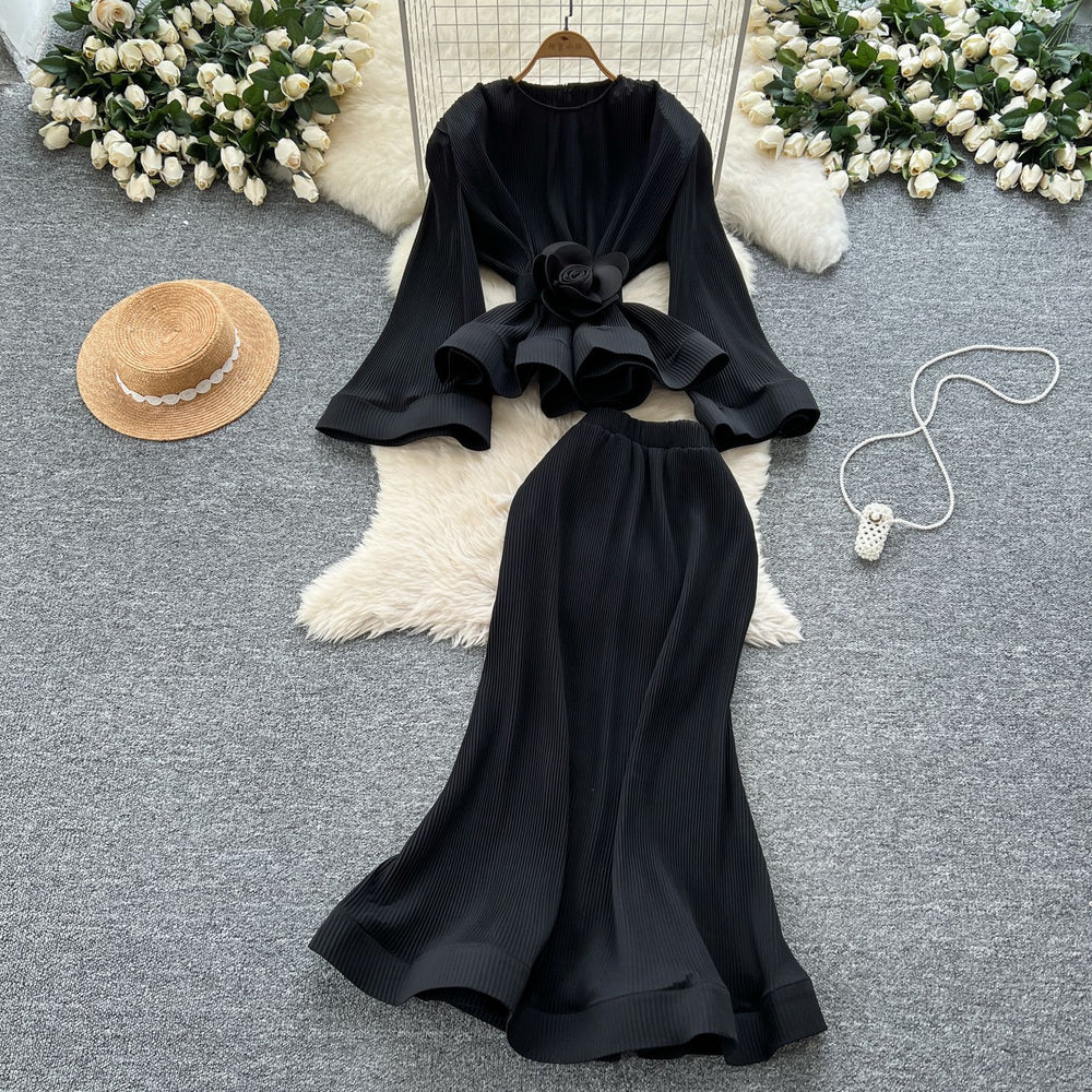 Feminine outfit with sense of design, western style, strappy waist, flared sleeves, pleated tops, high waist, hip-covering fishtail skirt