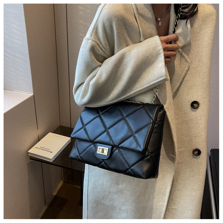 Cross-border 2025 new bag women's summer fashion versatile shoulder bag large-capacity commuter diamond chain messenger bag