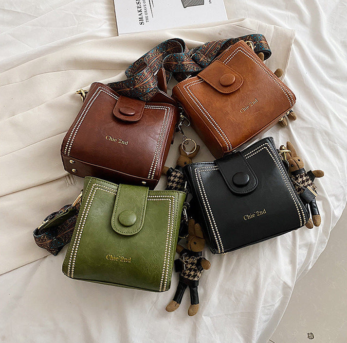 Cross-border wide shoulder strap messenger bag bucket bag 2025 new versatile shoulder bag high-end explosion niche bag women