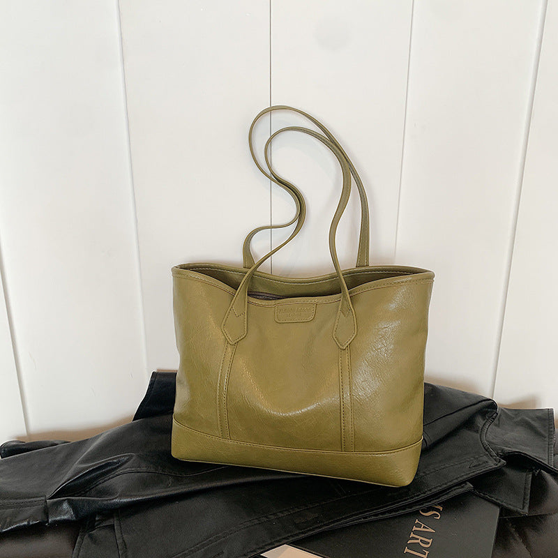 Retro large-capacity bag women's 2025 winter new shoulder bag fashionable foreign style fashionable commuter tote bag