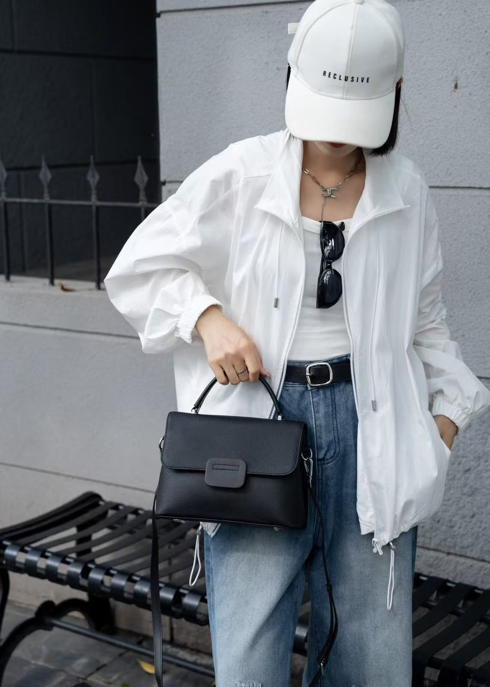 Top-grain leather women's shoulder bag, crossbody bag, minimalist and stylish. classic shell bag design for women, featuring two shoulder straps, large capacity, and soft leather