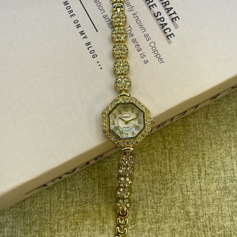 New arrival diamond-shaped full diamond sunflower dial, compact thin strap, high-value digital surface pull-out bracelet women's watch