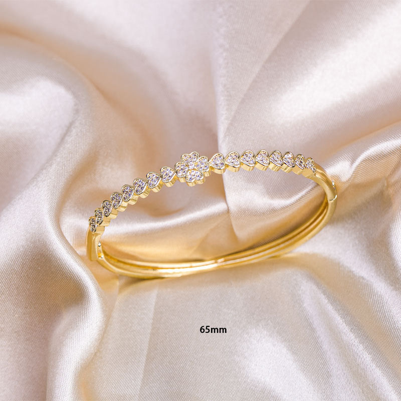 Hand jewelry for women, niche design, hot-selling bracelets, high-end minimalist inlaid versatile elegant bangles, new design jewelry