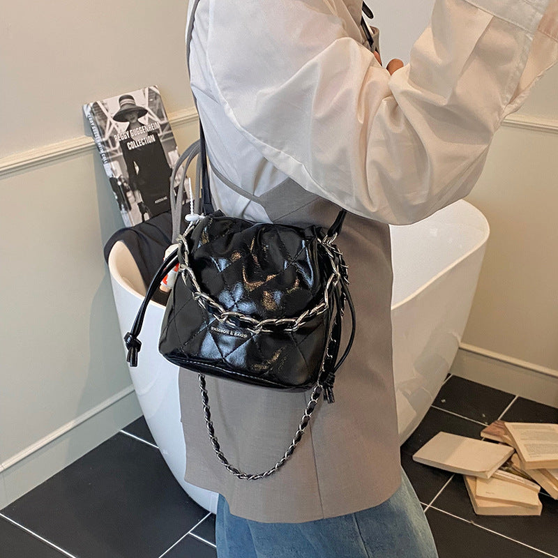 Foreign trade rhombus chain bag women's 2025 new fashion niche summer messenger bag this year popular bucket bag