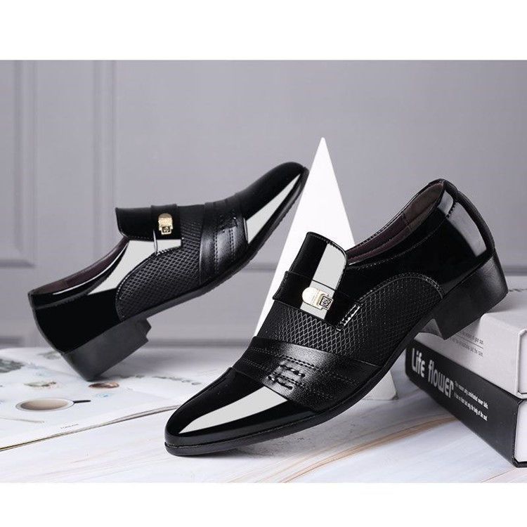 Special big sale clearance pick up the leaky broken code men's leather shoes summer breathable sandals men's soft leather non-slip hole shoes trendy