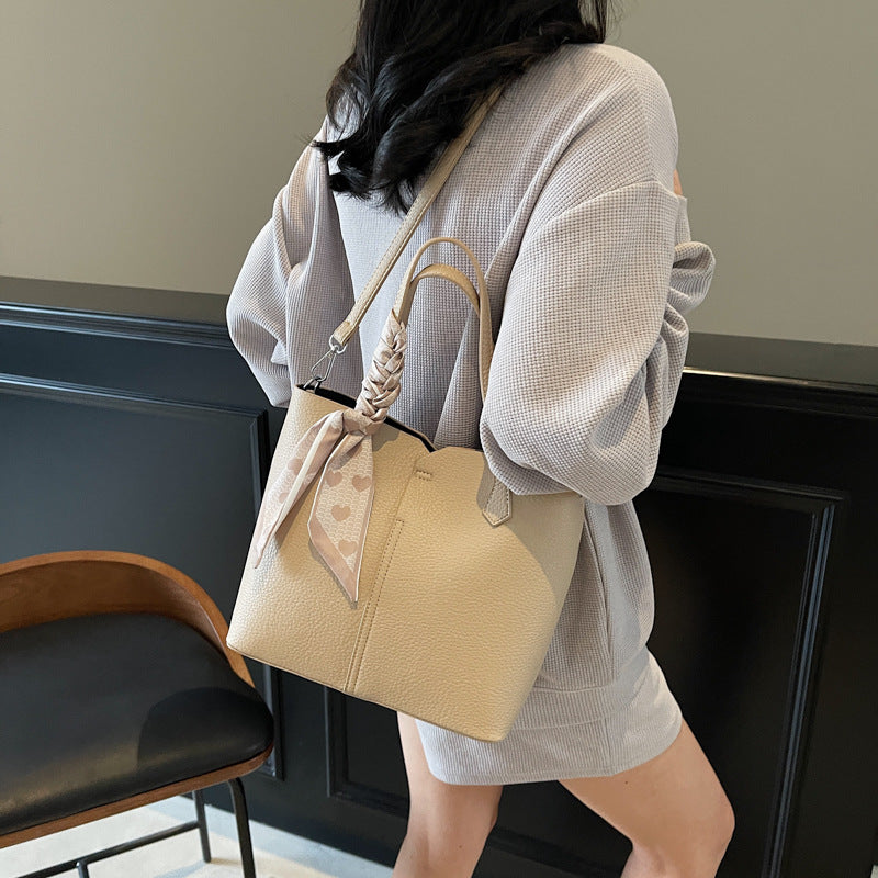 Cross-border popular bags this year, women's 2025 new niche portable bucket bags, versatile shoulder messenger bags