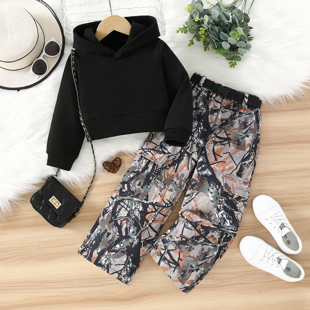 girls' two-piece hoodie set: black hooded sweatshirt & camo cargo pants - stylish & sporty autumn outfit for kids