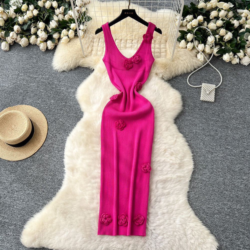 Goddess-style elegantsense of designstereo flower suspender v neck silmslimming look hip-hugging knittingdress2025 summer
