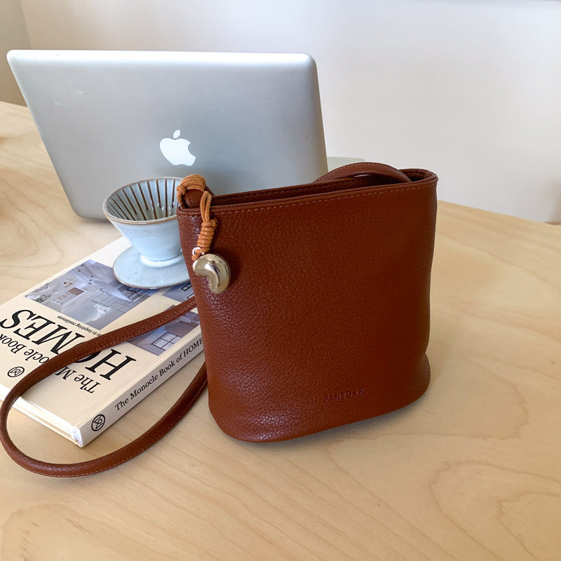 Foreign order simple and versatile small bag women's summer 2025 new fashion shoulder messenger bag this year popular bucket bag