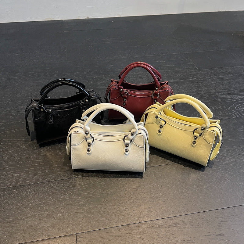 High sense fashion super fire small bag women 2025 new versatile messenger bag summer portable pillow bag small bag
