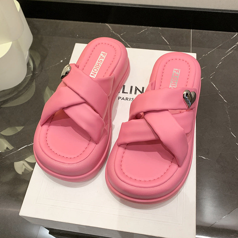 Sandals women wear 2024 new summer muffin thick-soled beach slippers light stepping on shit feeling small fragrant wind word sandals