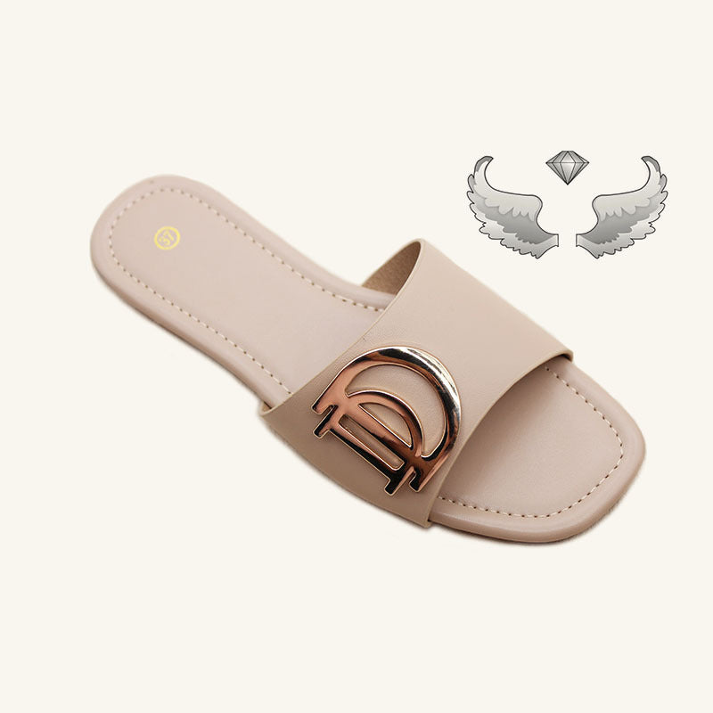 Chaozhou factory wholesale stall women's one-word drag fashion metal decoration versatile comfortable outer slippers Slippers