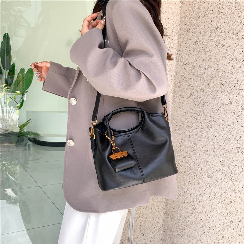 Retro niche handbag women's autumn and winter new high-end commuting large-capacity shoulder messenger bag mother and child bag