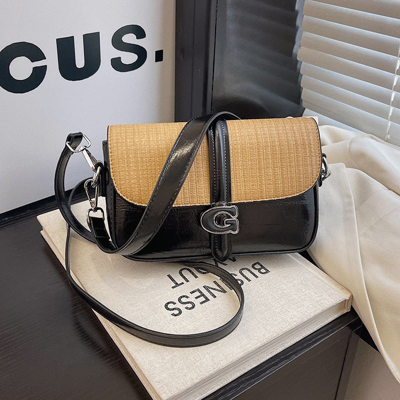 Fashion bag women's new Korean version of casual commuting simple shoulder bag high sense versatile foreign style portable messenger bag