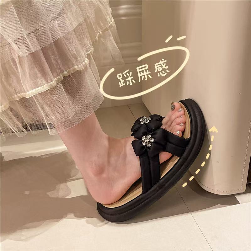 Women's slippers for outdoor wear, 2025 summer new arrival, hot-selling premium chanel-style slippers, trendy chunky sole non-slip sandals