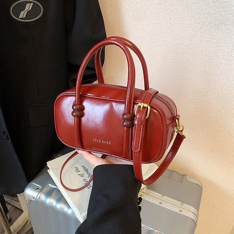 Fashion trendy hand carry small square bag 2025 winter new retro niche simple casual commuter messenger bag