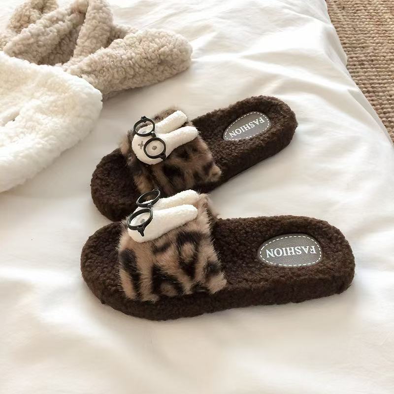 Cute leopard print cat paw slippers for women, new 2025 autumn/winter collection, non-slip indoor house slippers, wholesale cotton slippers for supermarkets