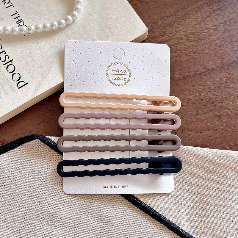 Maillard milk coffee color one-word clip hairpin, large duckbill clip on the back of the head, broken hair on the forehead, side bangs clip