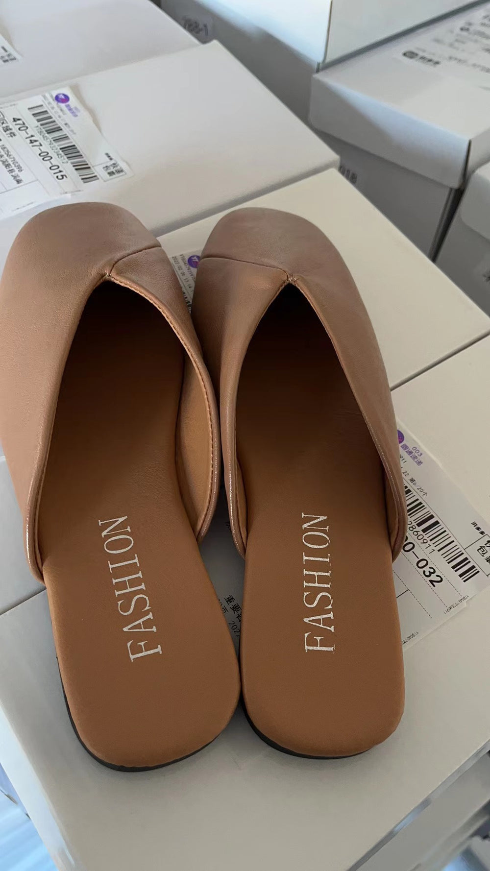 Women's slippers for outdoor wear, closed-toe, 2024 new summer half-slippers, fashionable mules, trendy slides, instagram-famous sandals