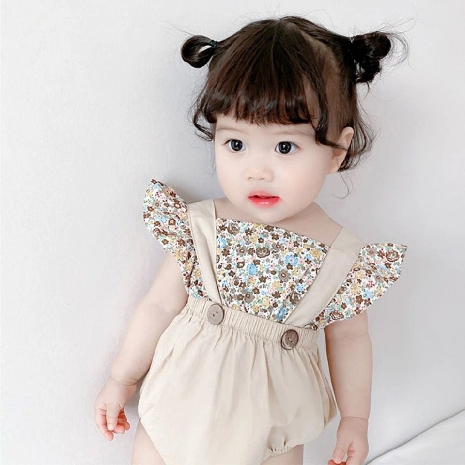 Infant and toddler summer lightweight romper, stylish floral print flutter-sleeve onesie for both boys and girls, perfect for outings – fashionable open-back design