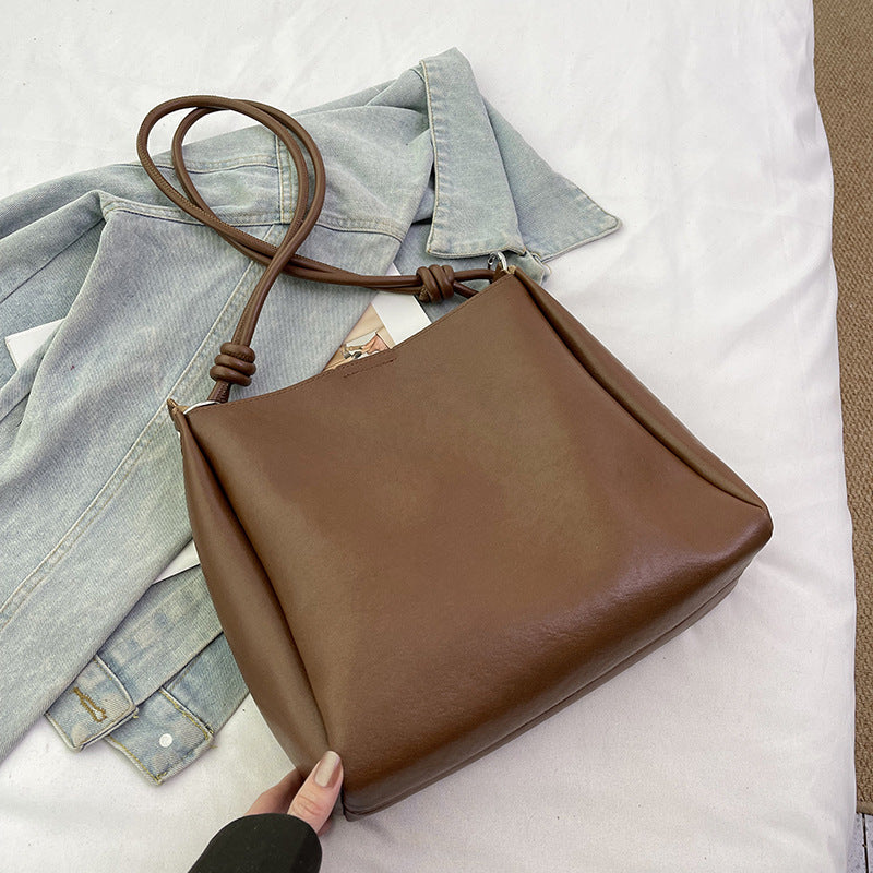 Retro high-end niche design commuter tote bag large bag women's 2025 new soft leather shoulder bag