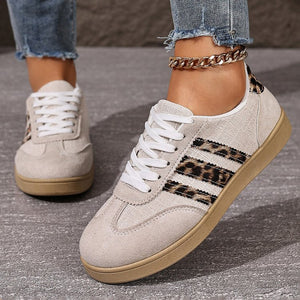 autumn new arrival: women's plus-size casual flats for cross-border e-commerce. wholesale available. dropshipping to  and . (price difference: $0.67)