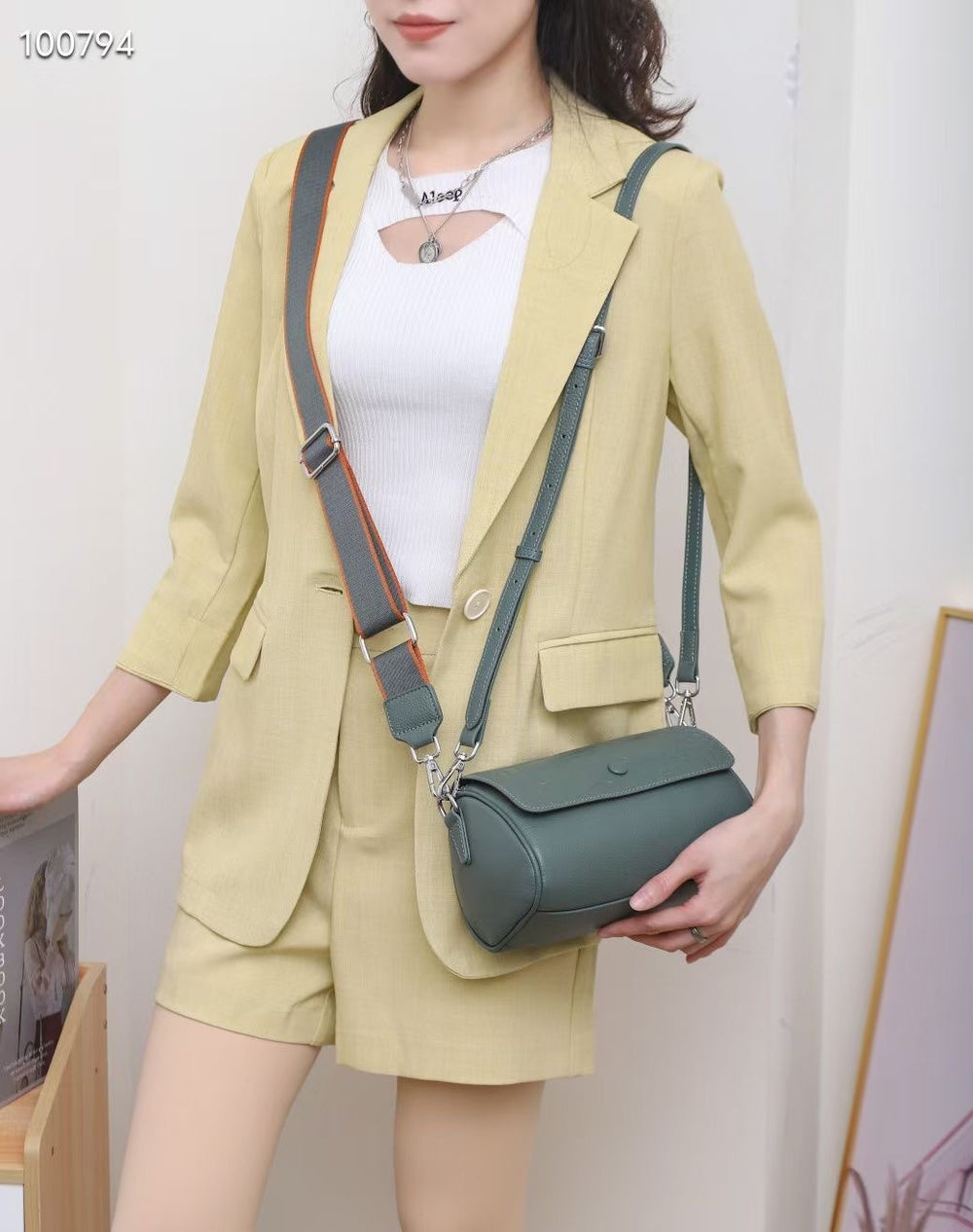 Women's bags autumn/winter 2024 new arrivals: genuine leather crossbody bags, wholesale small bags, fashionable and versatile niche shoulder bags, trendy styles