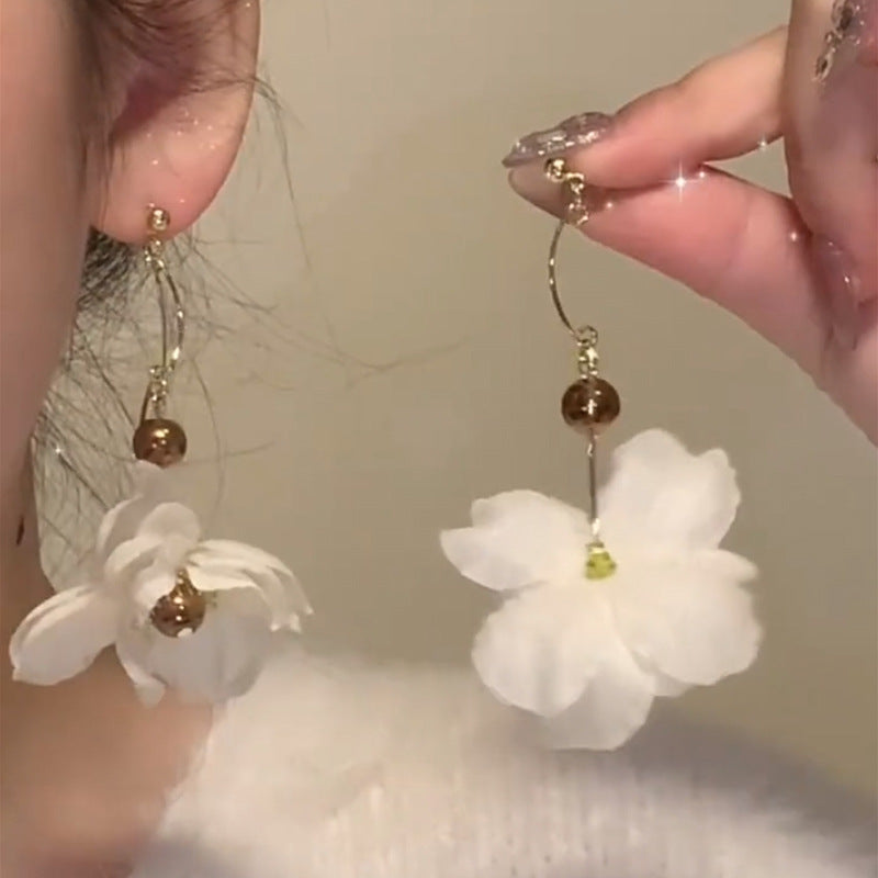 Vacation style white flower earrings for women niche stylesense of designstylish exaggerated earrings for big round face modification earrings trendy