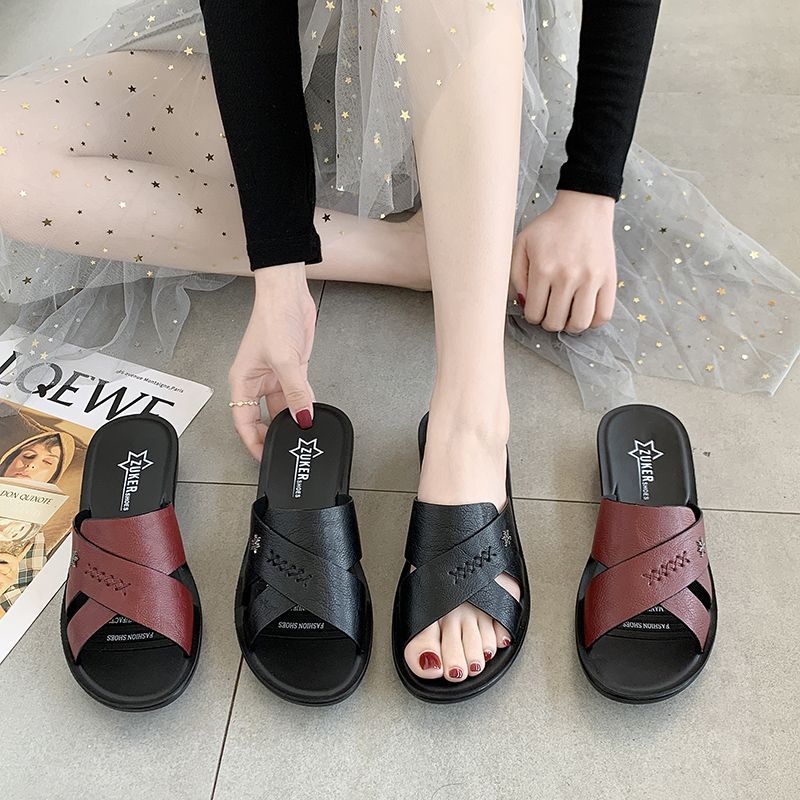 Summer hot sale: women's beach sandals, mom's sandals, waterproof soft-soled clogs, comfortable casual shoes for middle-aged and elderly women